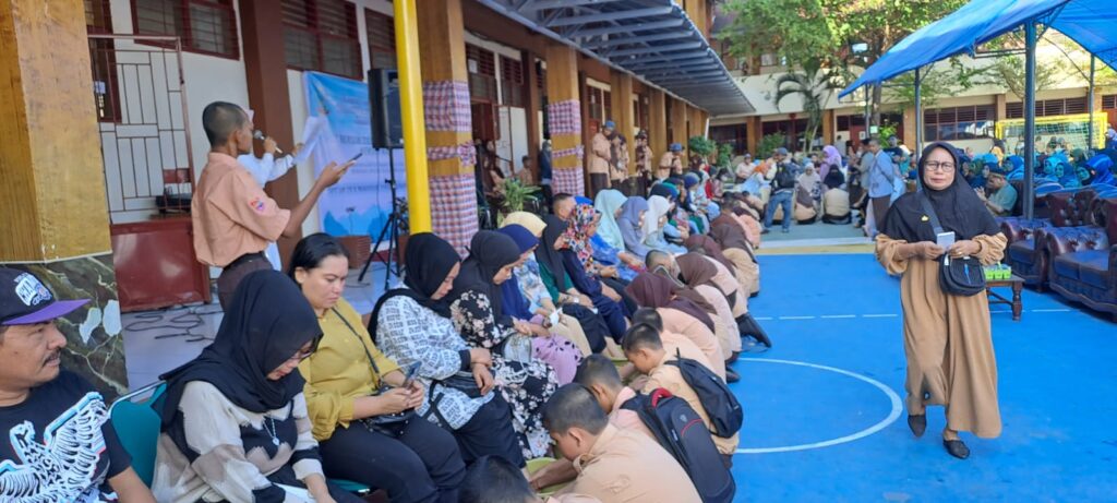 Masuki Tahun Ajaran 2023 – 2024, Siswa SMAN 8 Makassar Mohon doa dan Restu Orang Tua serta Guru