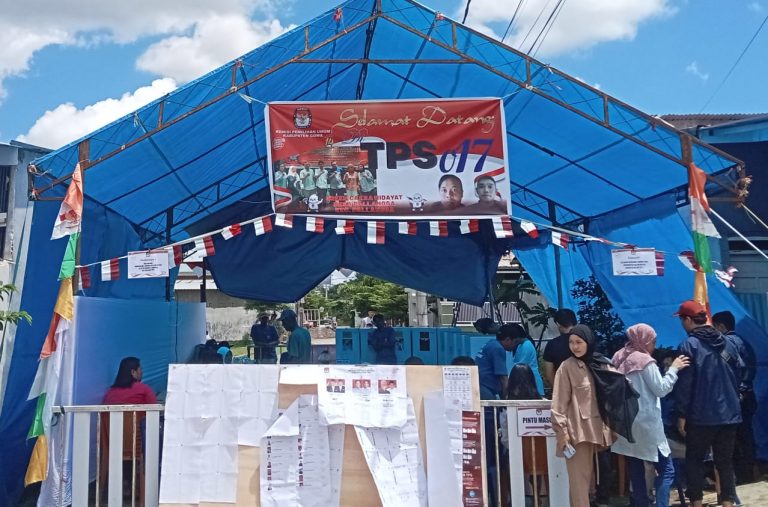 Gowa Pesta Demokrasi Antusias warga Green Cakra Hidayat Parangbanoa Desa Pallangga, Kacamata Pallangga kabupaten Gowa, Hari rabu tgl 14 /2/2024