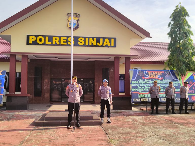Pimpin Apel Pagi Terakhir Sebagai Wakapolres Sinjai, Meskipun Tidak Tugas Lagi Disinjai, Silaturahmi Tetap Terjalin*.Hari senin 25/3/2024