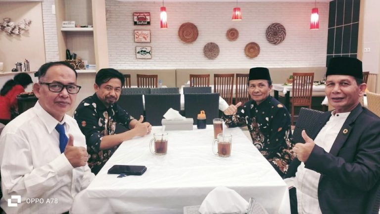 Alhamdulillah. Bersama Pimpinan Wilayah Muhammadiyah ACEH, Bapak Abdul Malik Musa, SH, M.Hum hadir di Kota Makassar setelah membawakan kuliah Umum Di Sorong Papua.