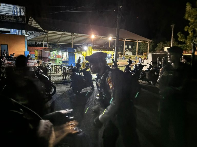 Polres Sinjai Intensifkan Patroli Malam, Pastikan Keamanan dan Kehadiran Polisi di Masyarakat.