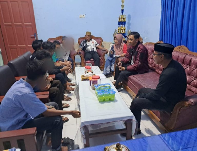 Sat Lantas Polres Sinjai Tindak Tegas Bonceng Tujuh Tanpa HelPengendaram.