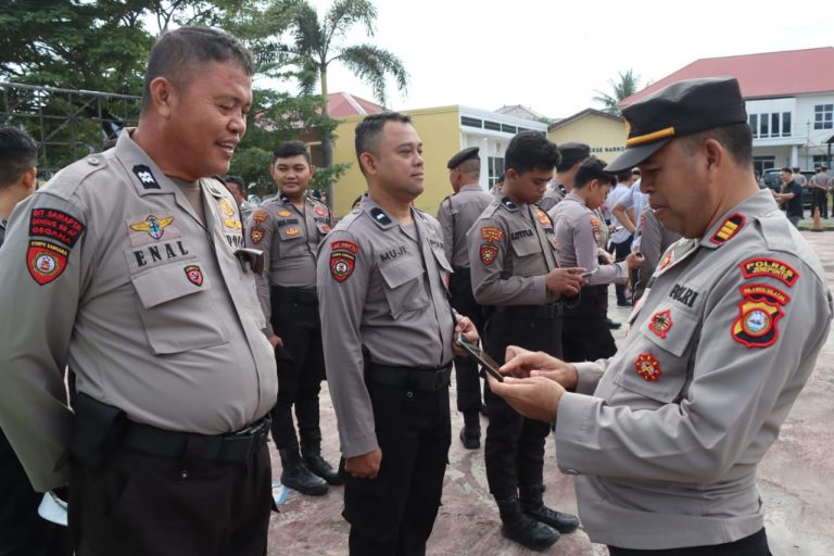 Wakapolres Jeneponto Pimpin Razia Handphone Personil Terkait Judi Online*