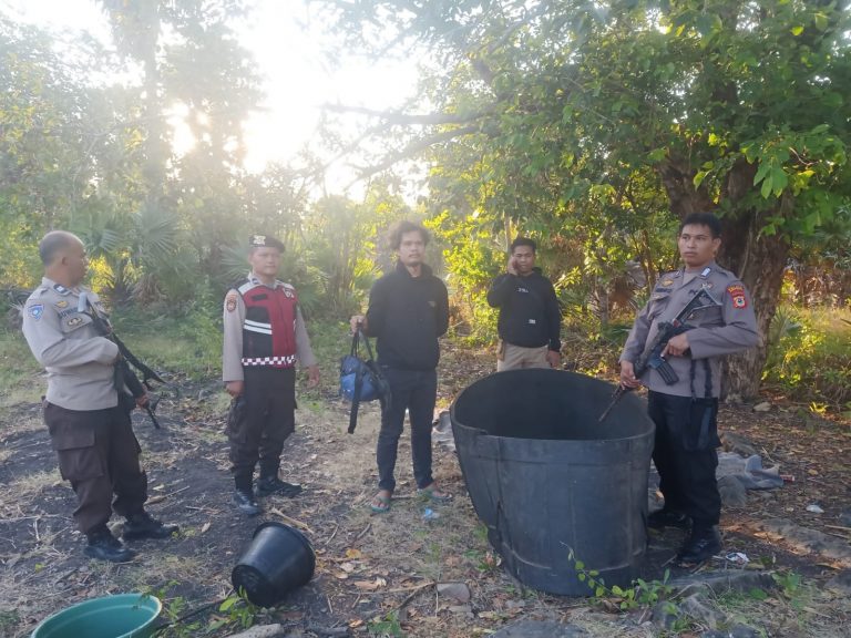Gerebek Praktek Judi Sabung Ayam, Polsek Tamalatea Amankan Ayam Aduan dan Ring Arena