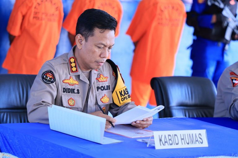 Kabid Humas Polda Sulsel: Jajaran Satlantas Polda Sulsel Siapkan Solusi Kendaraan Besar Yang Parkir Menggunakan Badan Jalan