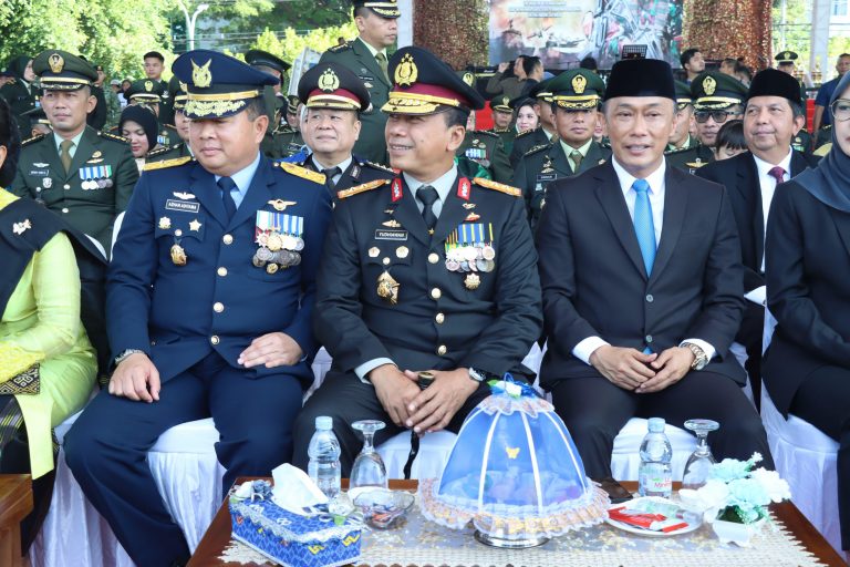 Kapolda Sulsel Hadiri Upacara HUT TNI di Karebosi