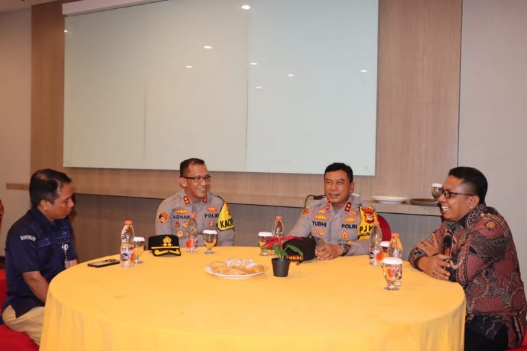 Kapolda dan Wakapolda Sulsel Pantau Langsung Debat Paslon II Pilkada Kepulauan Selayar