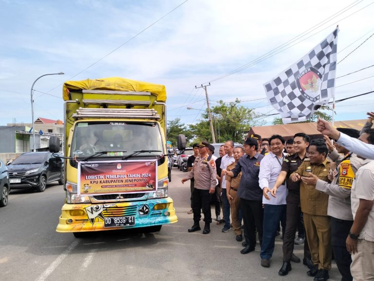 Polres Jeneponto Lakukan Pengawalan Ketat Pendistribusian Logistik Pilkada 2024 dari Gudang KPU ke Tempat Pemungutan Suara