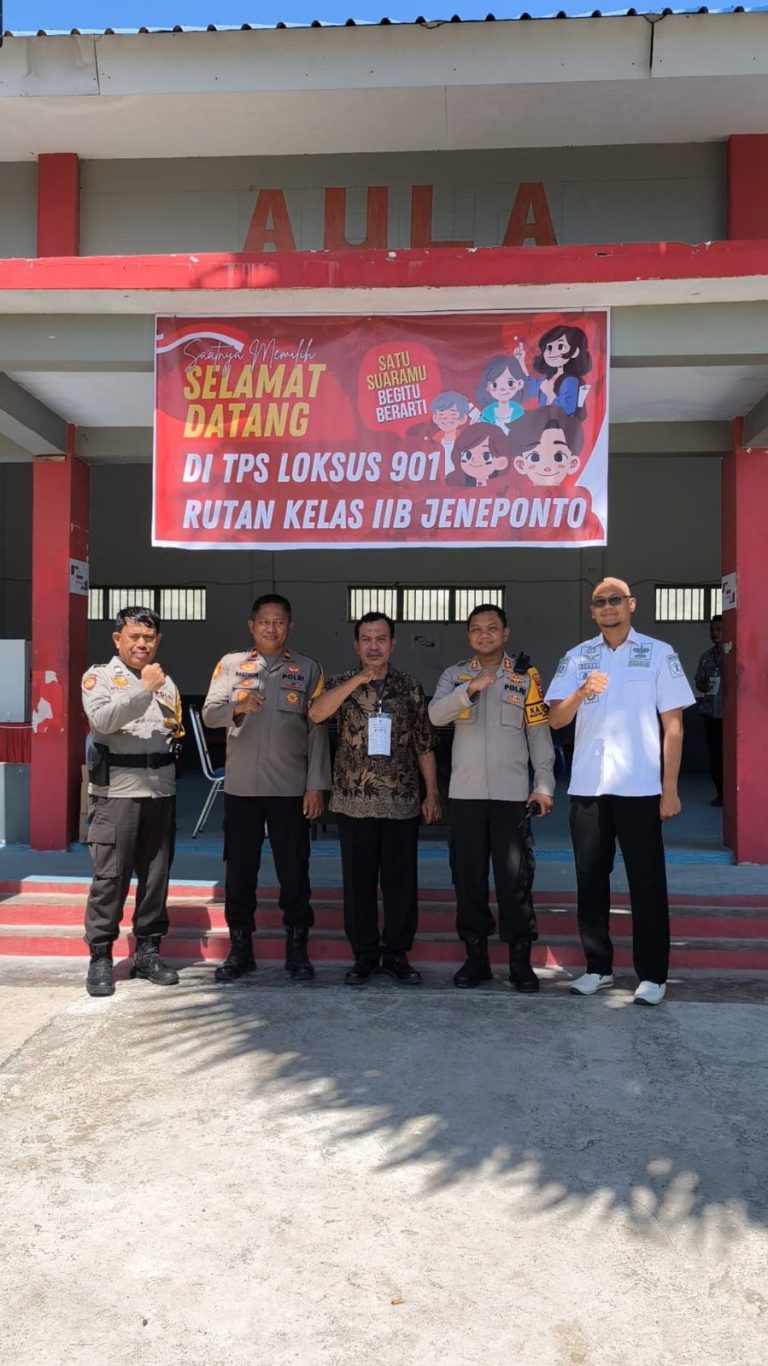 Kapolres Jeneponto Cek Dan Pantau Langsung Pelaksanaan Pemungutan Suara Di TP