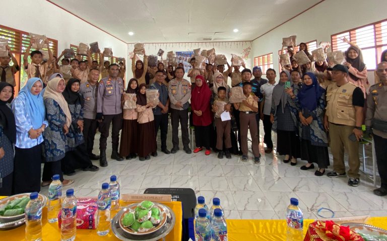 Kapolres Jeneponto Gelar Bakti Sosial Pendidikan di SMPN 7 Tamalatea Sambil Jelajah Alam Turatea