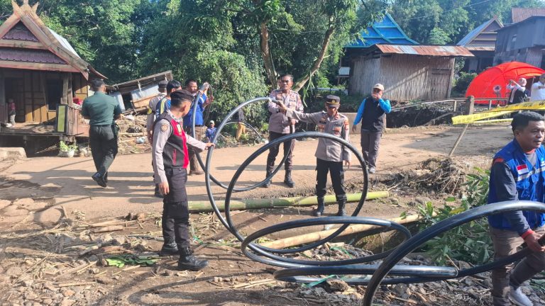 Kapolres dan Dandim Jeneponto Pimpin Pembersihan Sisa Banjir di Rumbia