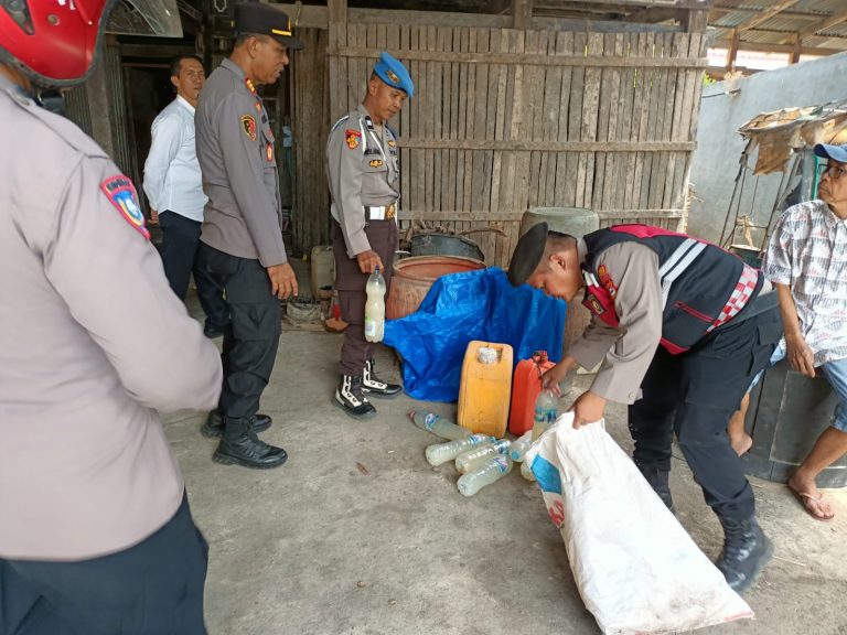 Kembali Laksanakan Giat KRYD, Polres Jeneponto Berhasil Sita Ratusan Botol Miras dan Ballo