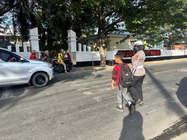 Personil Polres Jeneponto Hadir di Titik Rawan Pagi Hari, Wujudkan Lalu Lintas Aman dan Lancar