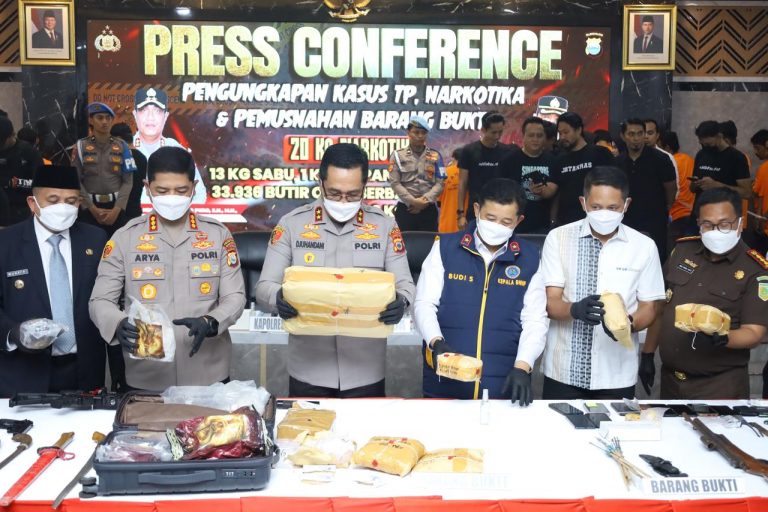 Kapolda Sulsel Pimpin Press Conference Pengungkapan Kasus Narkotika dan Penculikan Anak di Bawah Umur