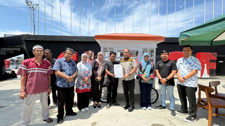 Wajah Baru Pantai Losari, Pedagang Pisang Epe Kini Gunakan Gerobak Seragam