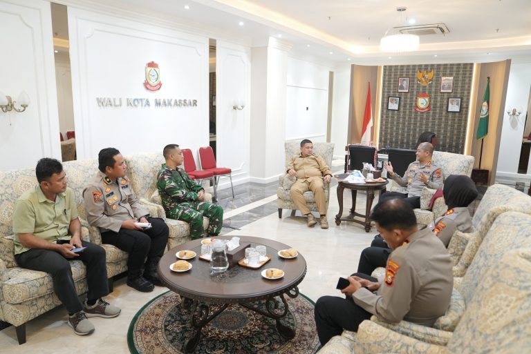 Malam Jelang Pemilihan, Wali Kota Munafri Bersama TNI-Polri Turun Pastikan Keamanan Wilayah
