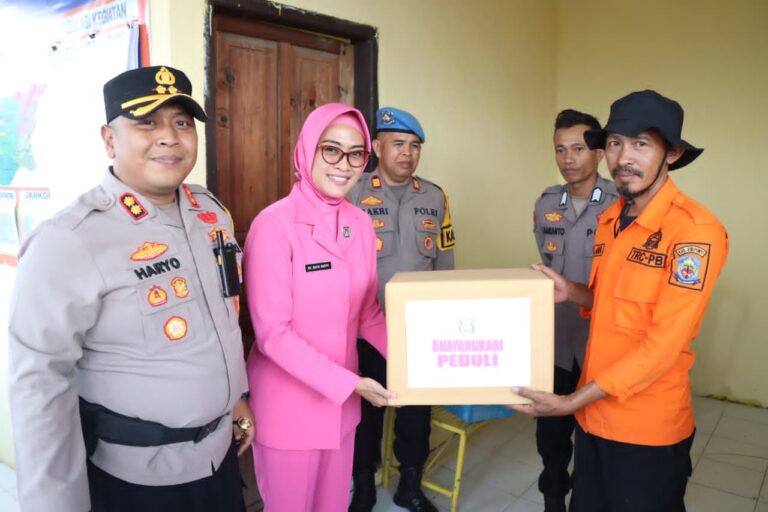 Kapolres Jeneponto Tinjau Pos Pengamanan Operasi Ketupat 2024, Beri Semangat Personel dan Imbau Pemudik