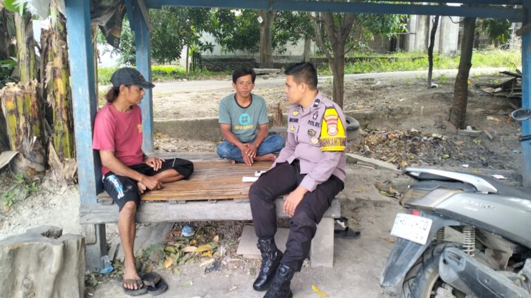 Bhabinkamtibmas Sambang Warga Birangloe, Kapolsek: Jalin Silaturahmi dan Sampaikan Pesan Kamtibmas