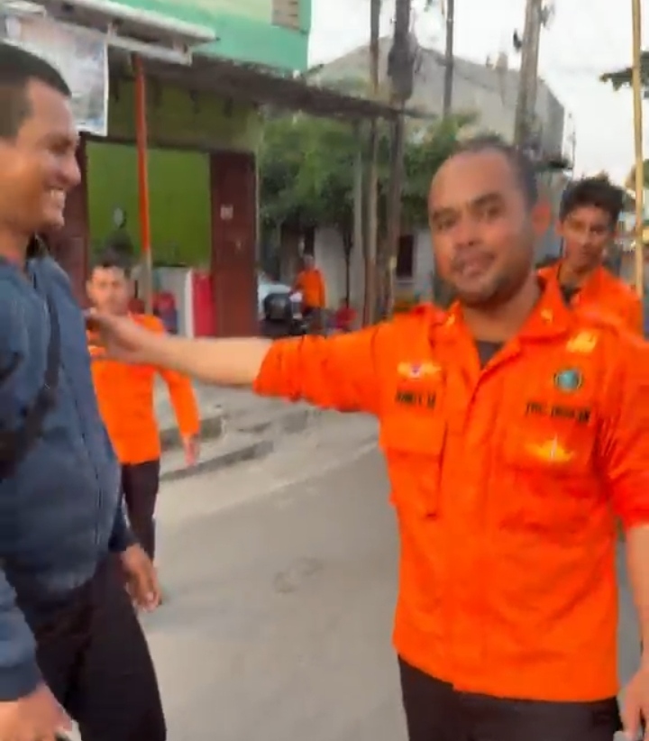 BPBD Makassar Terjun Langsung Bersihkan Kanal Bara-Baraya Timur