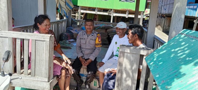 Bhabinkamtibmas Desa Arungkeke Laksanakan Sambang Warga, Imbau Jaga Keamanan.