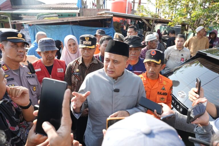 Wali Kota dan Ketua TP PKK Kota Makassar Tinjau Kebakaran Tallo Pastikan Bantuan dan Pemulihan Warga Berjalan