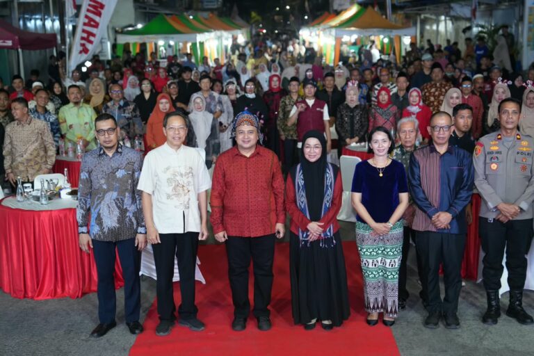 Munafri-Melinda Nikmati Pentas Anak-Anak Warga di Pesta Rakyat Kecamatan Wajo