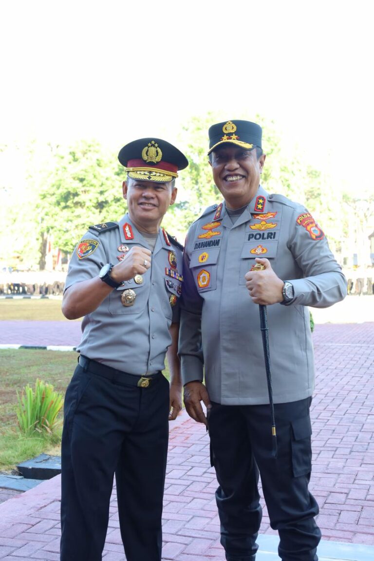 Kapolda Sulsel Pimpin Apel Pagi dan Laporan Kenaikan Pangkat Pengabdian Karo Log Polda Sulsel