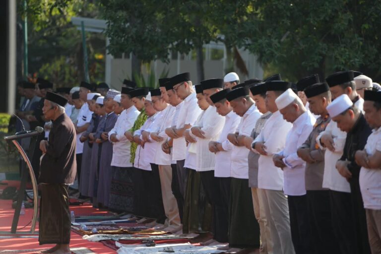Kemarau dan Krisis Air, Munafri Bersama Warga Makassar Salat Istisqa Memohon Hujan