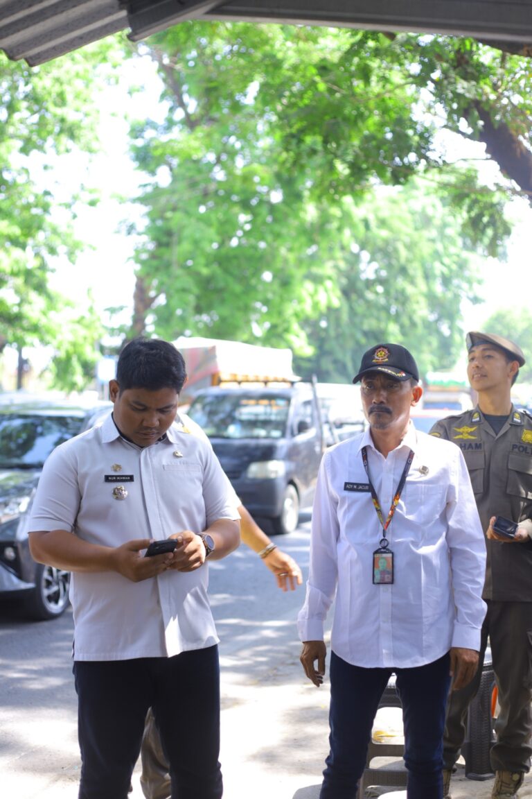 Fasum Dikembalikan, Tiga Bangunan Semipermanen di Biringkanaya Ditertibkan Tanpa Gesekan