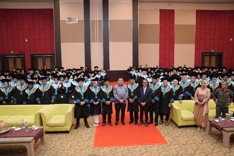 Pesan Munafri ke Wisudawan STIM-LPI Makassar: Ini Bukan Akhir Perjalanan, Tapi Awal untuk Memberi Manfaat
