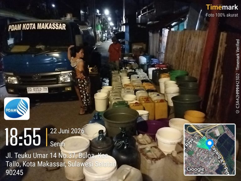Kemarau Panjang, PDAM Makassar Kerahkan Tangki dan Pickup Salurkan Air Gratis ke Lorong-lorong Warga