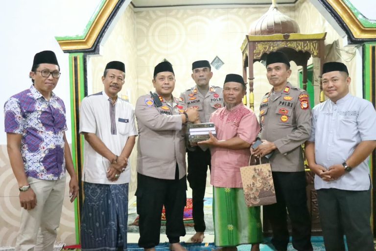 Gelar Safari Magrib di Boronglamu, AKBP Haryo Basuki Ajak Warga Jaga Kamtibmas dan Awasi Pergaulan Anak