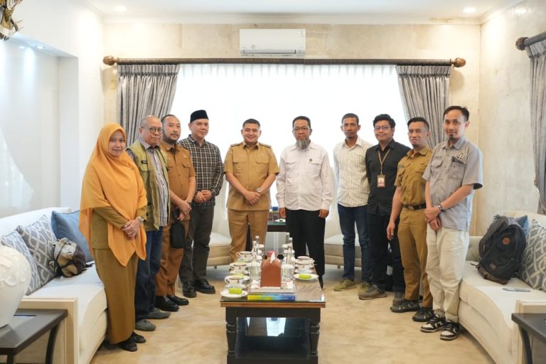 Unhas Siapkan 50 Titik, Sampah Organik Diolah Jadi Maggot untuk Pakan Ayam Alope di Makassar