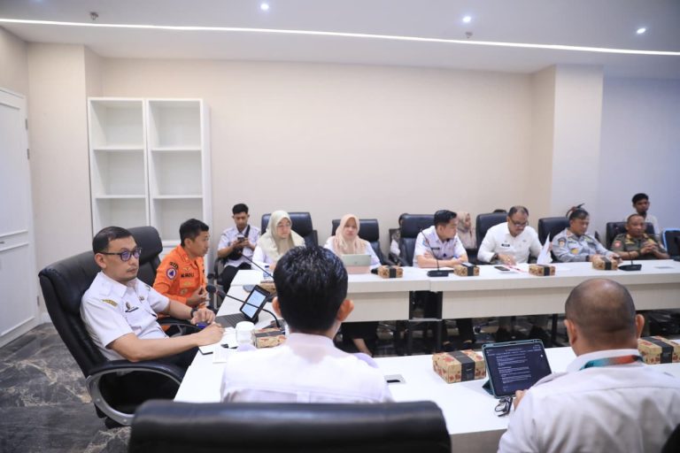 Sekda Pimpin Rapat Lintas Sektor, Pemkot Makassar Perkuat Penanganan Kabut Asap