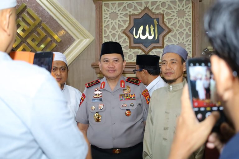 Safari Subuh Kapolda Sulsel Terus Berlanjut, Sosialisasikan Layanan 110 dan Perkuat Program Polisi Bersama Masyarakat
