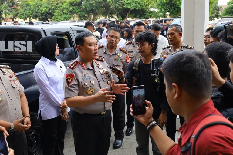 Kapolda Sulsel Pimpin Konferensi Pers Pengungkapan Perkelahian Kelompok di Kota Makassar